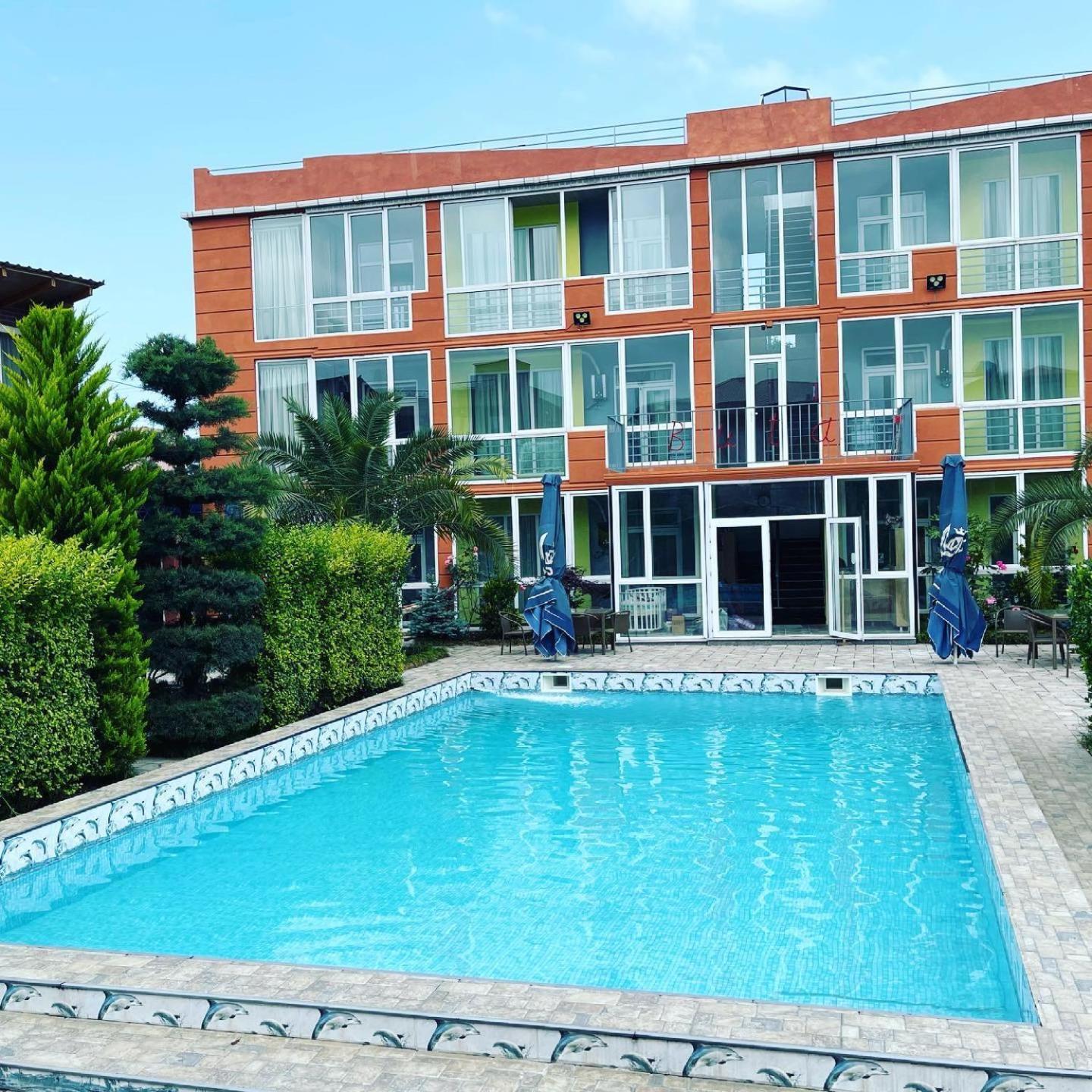 Hotel Buta Batoemi Buitenkant foto