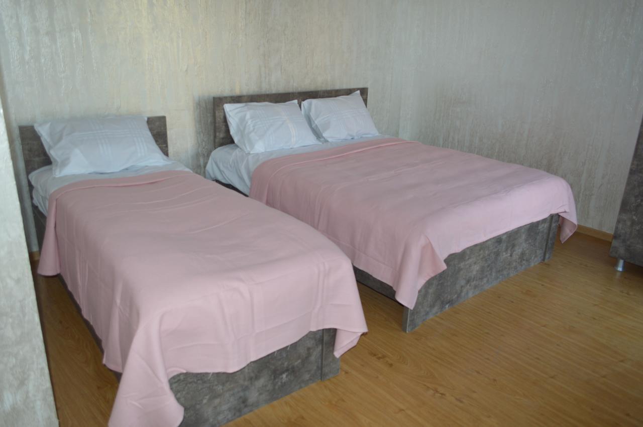 Hotel Buta Batoemi Buitenkant foto
