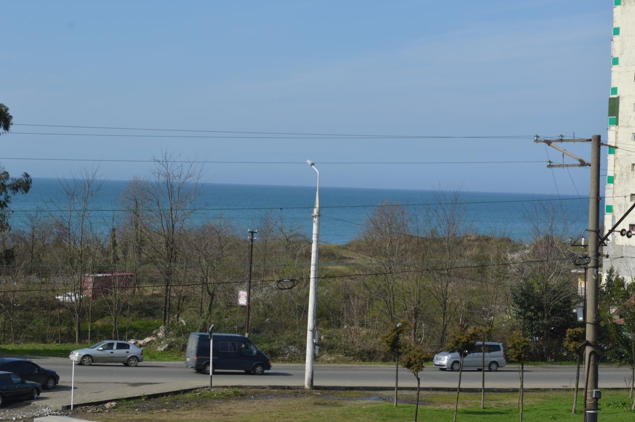 Hotel Buta Batoemi Buitenkant foto