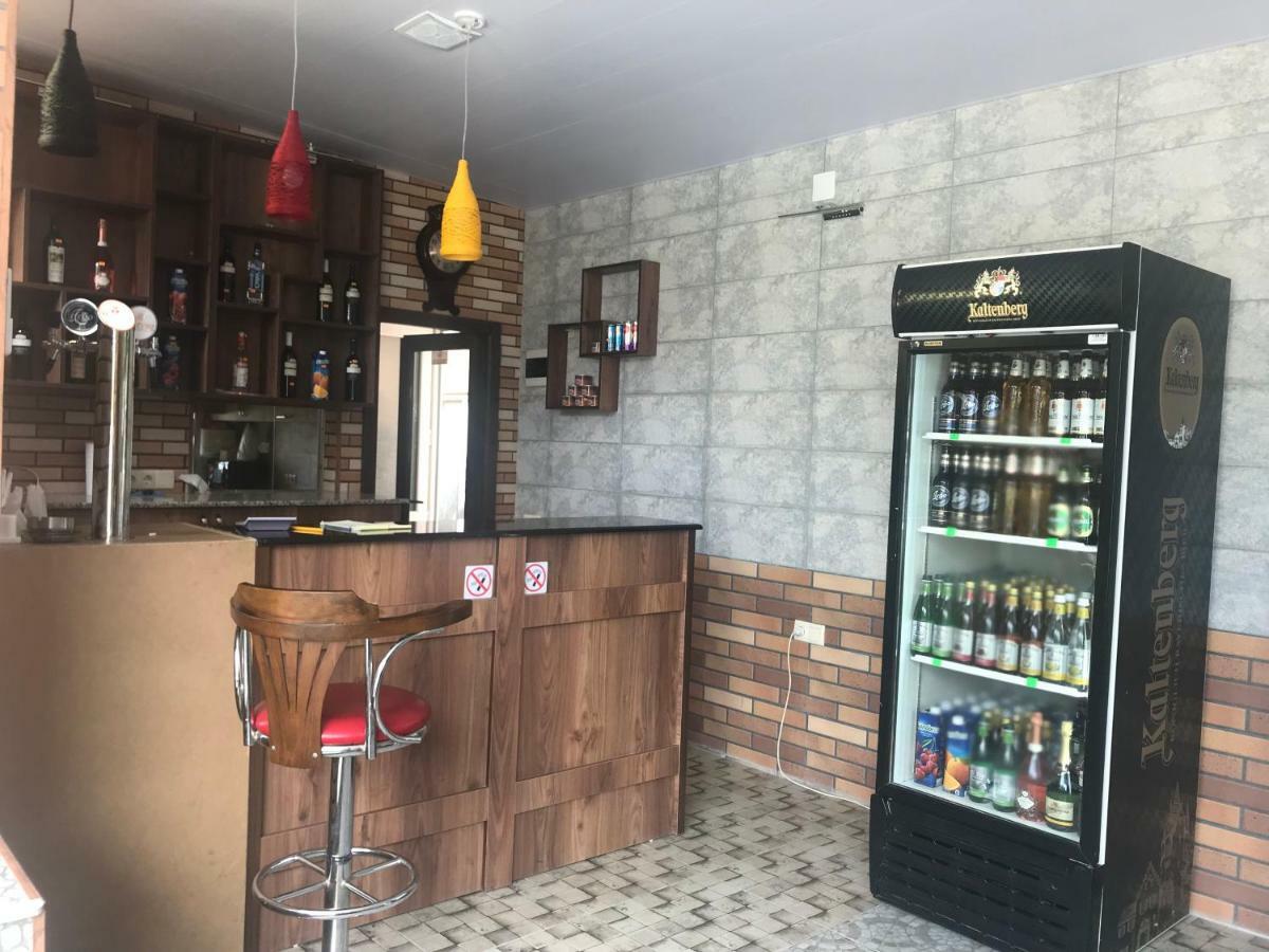 Hotel Buta Batoemi Buitenkant foto